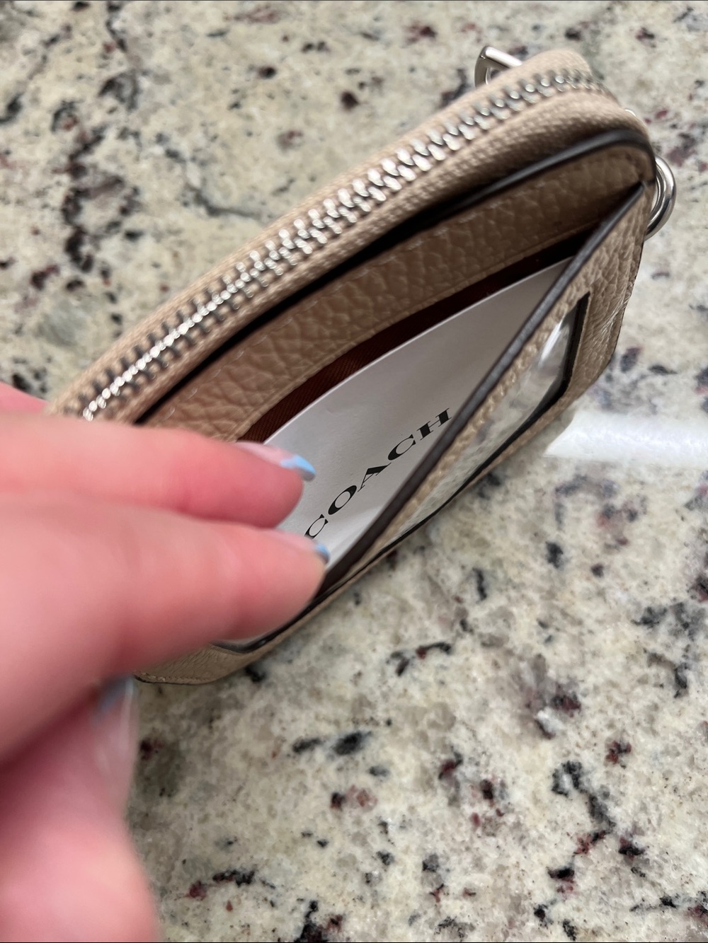 Coach Pebbled Ivory Leather Zippered Card Holder with Strap EUC - Picture 5 of 10